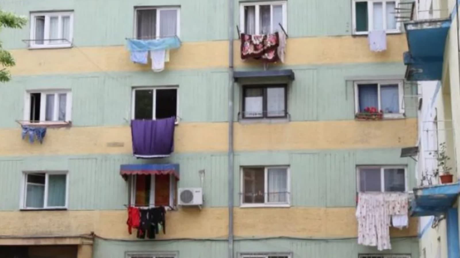 Amenzi usturătoare pentru românii care-și usucă rufele în public. Sancțiunile ajung până la 2.000 de lei