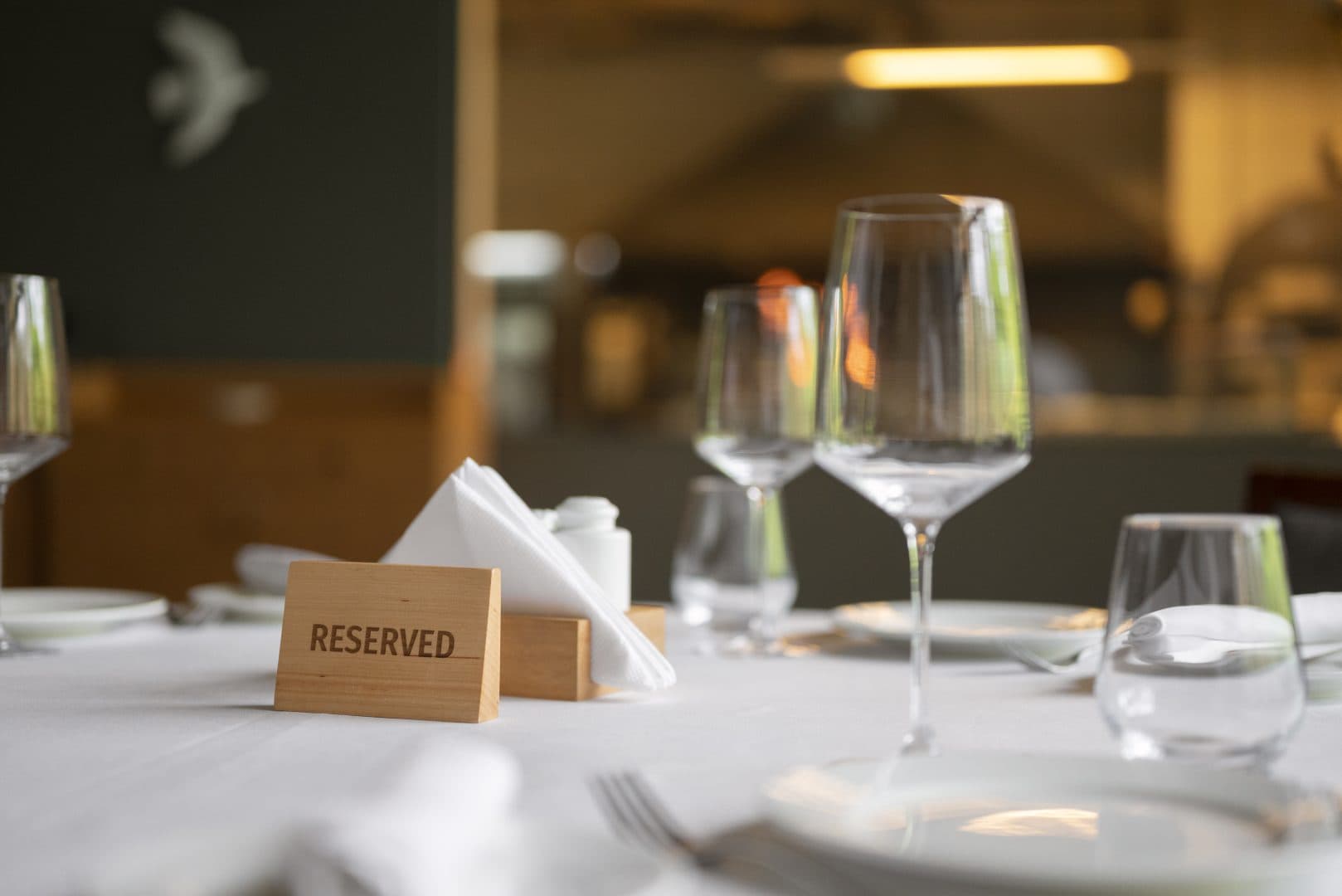 Puțini români știu că au acest drept în restaurante. Ce poți cere gratuit, fără să plătești