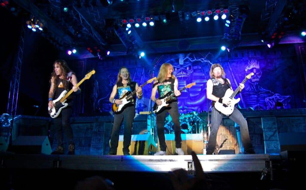 Iron Maiden, trupa de heavy metal care și-a pilotat propriul avion în turnee, împlinește 51 de ani. Povestea unei legende care a transformat metalul într-un fenomen global
