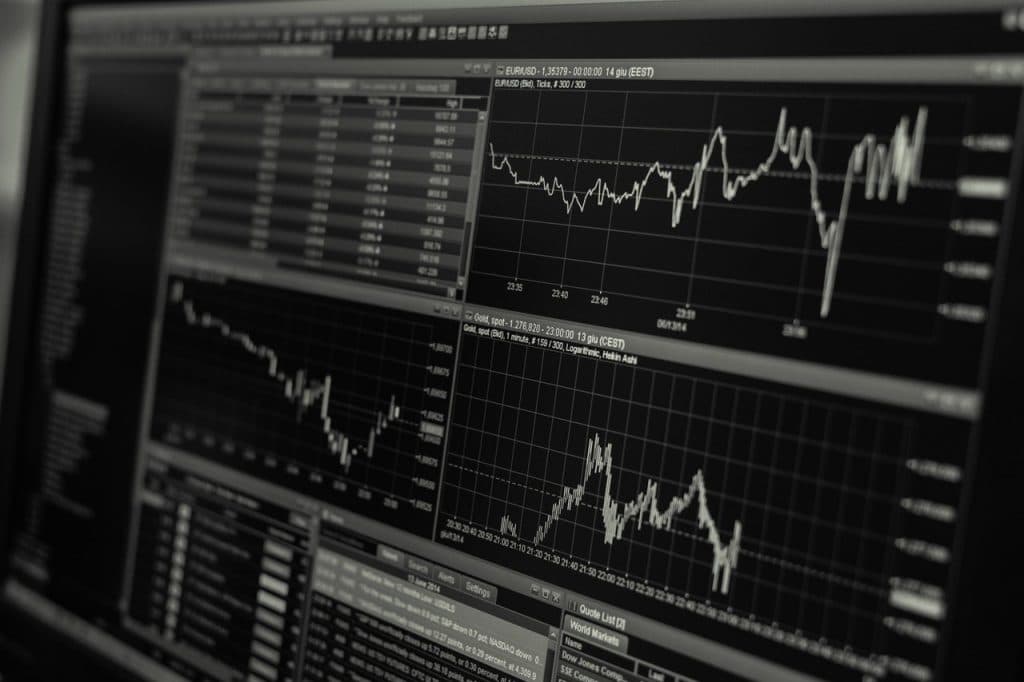 JCR revizuiește perspectiva ratingului României la stabilă, pe fondul măsurilor de consolidare fiscală și a rezilienței economice