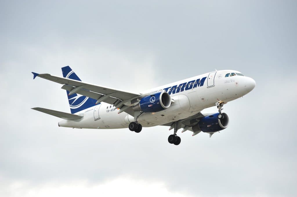 Cea mai performantă aeronavă din flota TAROM, un Boeing 737 MAX, va purta numele lui Mircea Lucescu