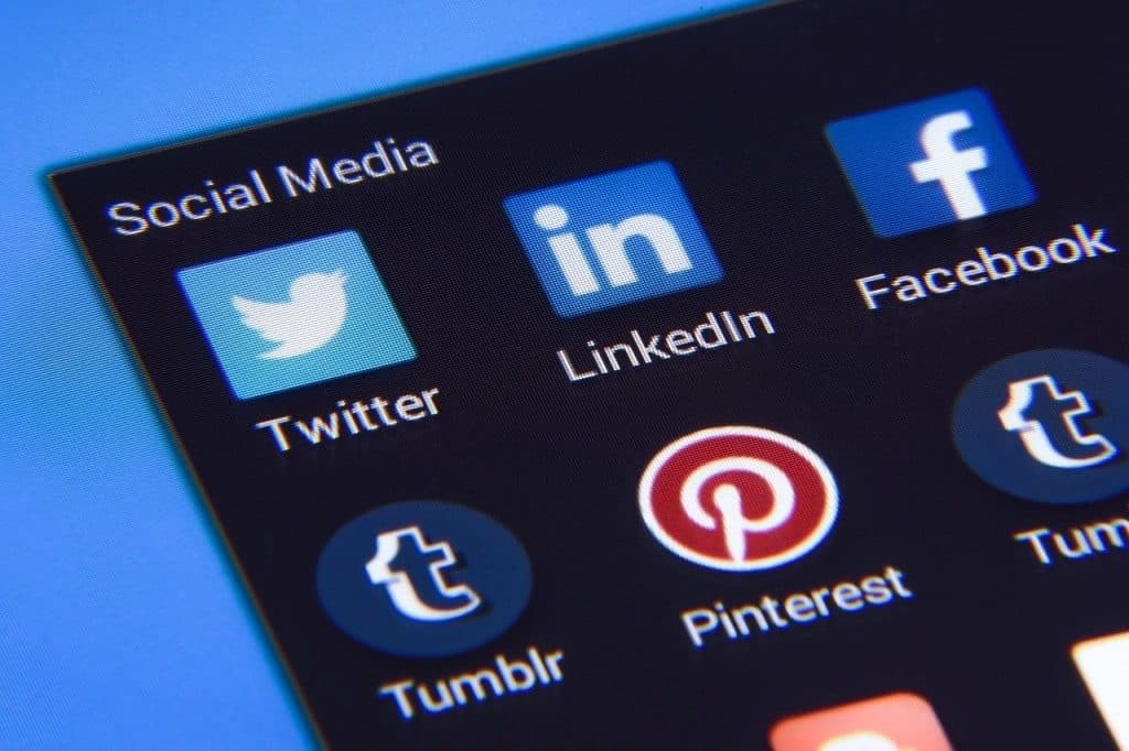 LinkedIn pregătește concedieri: Compania ar urma să renunțe la 5% din angajați (Reuters)