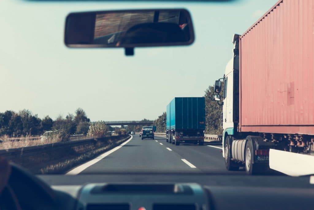 Atenție, șoferi: transporturi agabaritice pe șosele duminică seară și luni dimineață