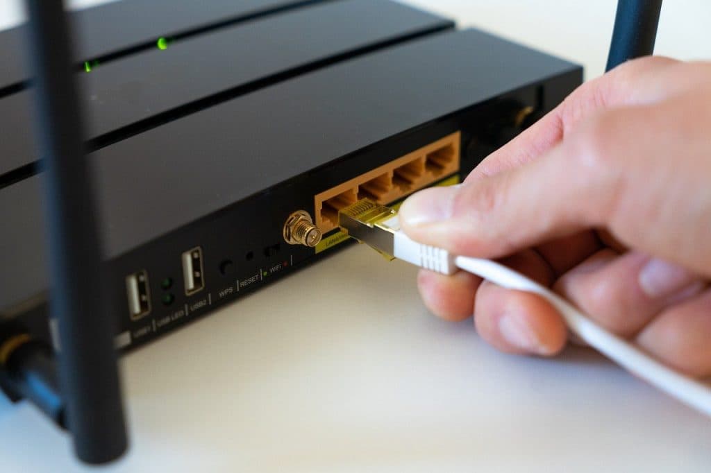 ANCOM: Internetul fix a crescut de 6 ori mai rapid în mediul rural decât în orașe. Traficul de date și consumul mobil continuă să explodeze în România
