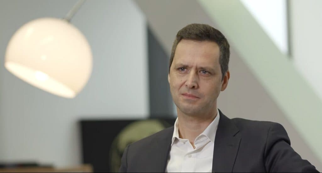 Volker Raffel, E.ON România: „Neconectarea stocării crește prețurile ca naiba” / România la 135 euro/MWh vs 45 euro în Spania. Eliminarea blocajelor ar putea tăia 40% din preț” – CORESPONDENȚĂ Eurelectric Power Summit 2026