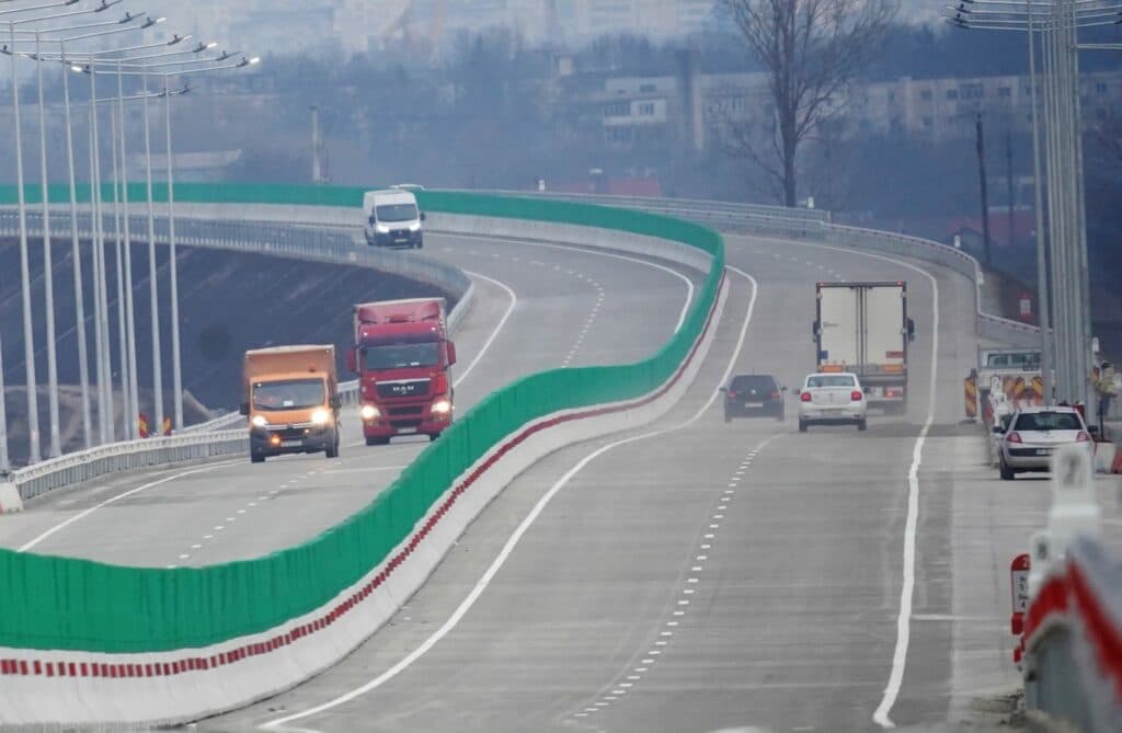 Drumul de mare viteză București-Giurgiu. CNIR va stabili traseul după ce va ști unde va fi construit noul pod peste Dunăre / Sunt studiate 16 variante de traseu