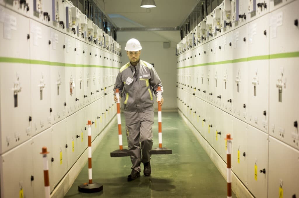 Premier Energy, controlat de omul de afaceri ceh Jiří Šmejc, încheie o finanțare-punte de până la 825 milioane de euro cu J.P. Morgan și UniCredit pentru achiziția Grupului Evryo, inclusiv Distribuție Energie Oltenia