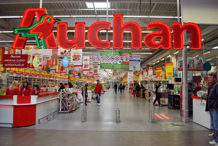 Grupul de investiții maghiar Indotek preia controlul total asupra Auchan Ungaria și anunță extinderea rețelei / Proprietarul Indotek are afaceri în România