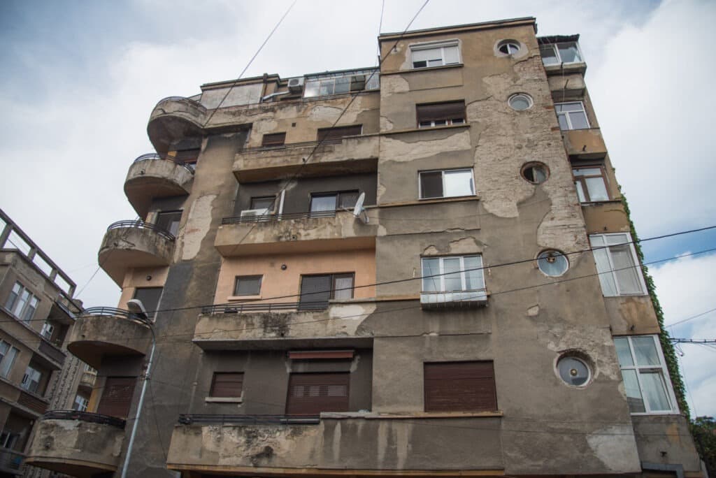 Primarul General al Bucureștiului, Ciprian Ciucu, propune o strategie privind restaurarea clădirilor: Atragerea investițiilor private pentru consolidarea acestor clădiri, cu utilizarea lor ulterioară și introducerea în circuitul economic