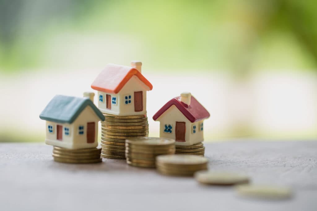Creșterea cursului valutar lovește creditele imobiliare: Prețuri cu 10.000 de lei mai mari de la o săptămâna la alta, conform calculelor unui broker