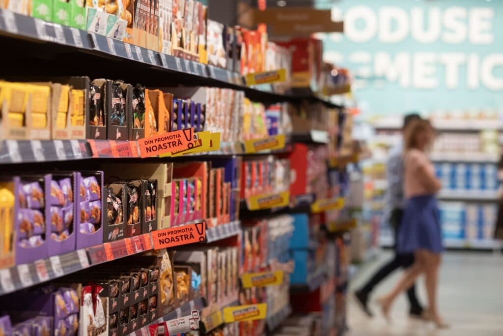 Consumul continuă declinul: Afacerile din comerțul cu amănuntul au înregistrat un minus de 5,8% după patru luni / Scăderi pe toate segmentele
