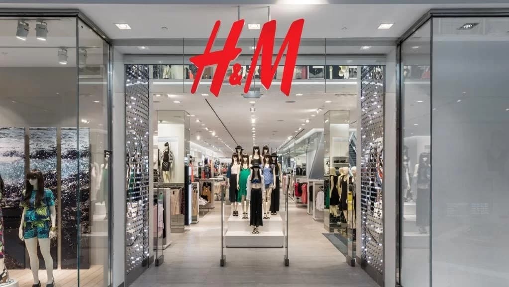 H&M închide 160 de magazine
