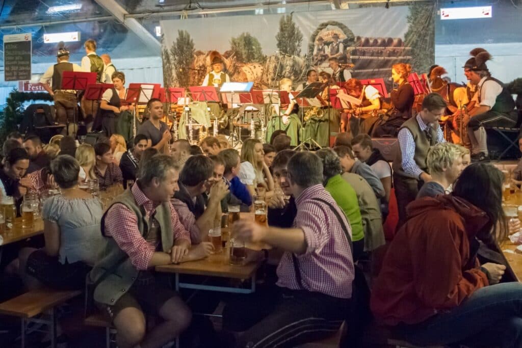 Cât costă un litru de bere la Oktoberfest anul acesta