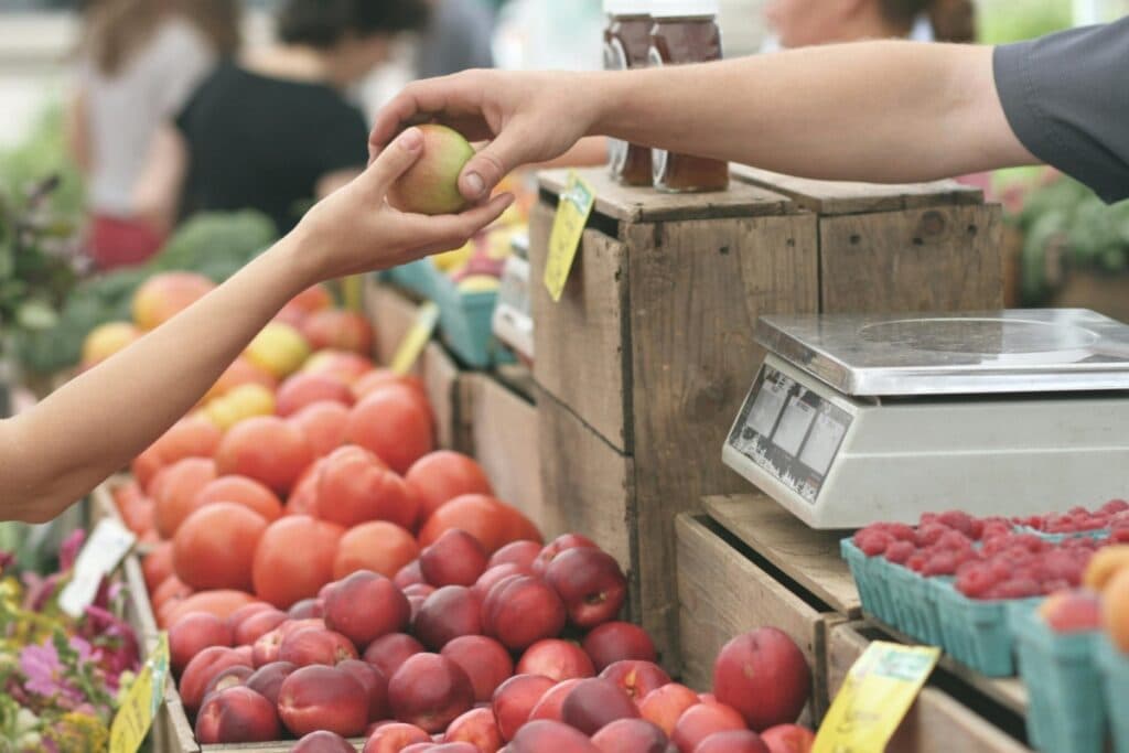 Tanczos Barna dispune controale după suspiciuni că legume și fructe din import au fost vândute ca produse românești