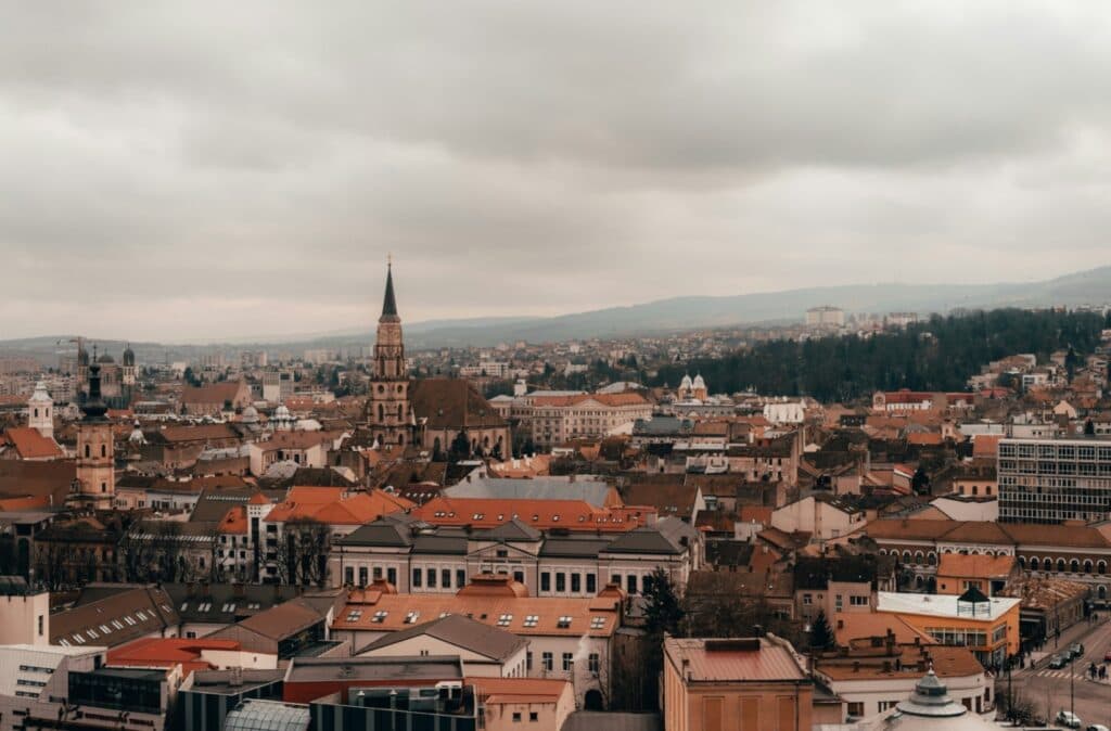 Numărul de angajați din Cluj, județul din țară cu cei mai mulți salariați, a scăzut constant timp de un an
