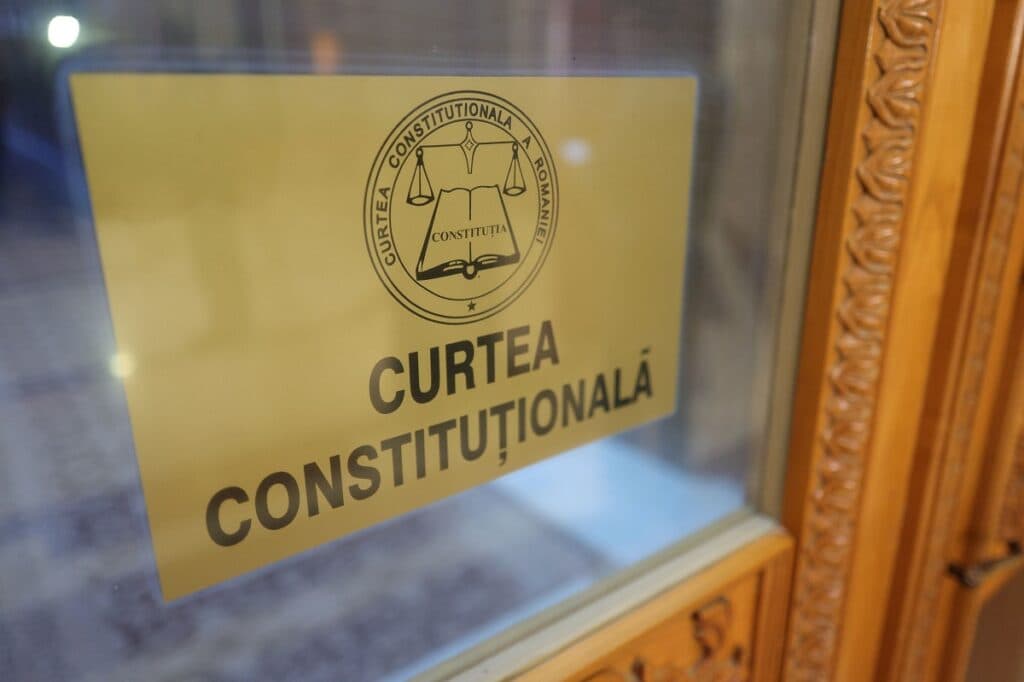 Nicușor Dan a atacat la CCR legea PSD-AUR care blochează vânzarea acțiunilor la companiile de stat până în 2027