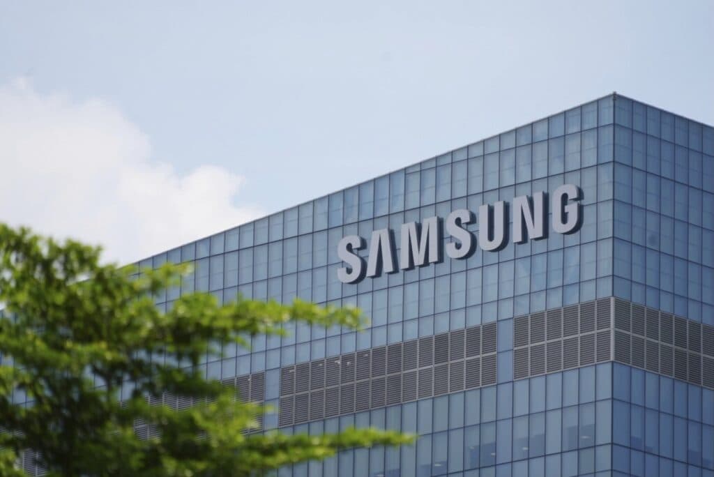 Angajaţii Samsung intră joi în grevă
