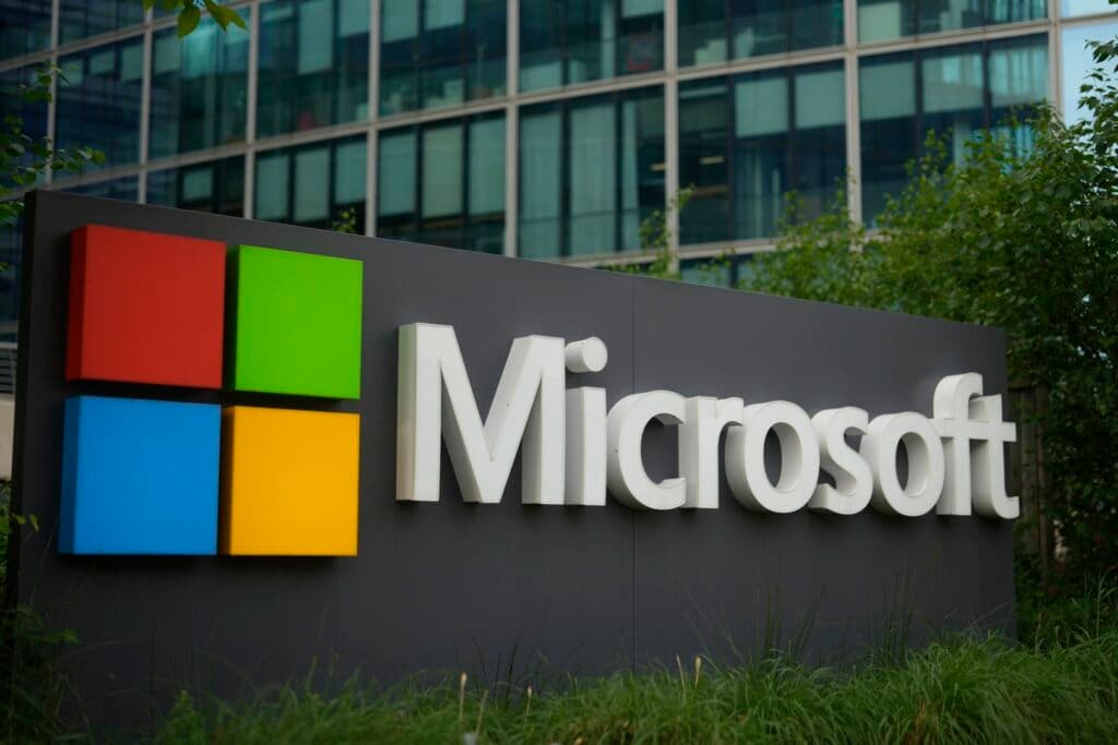 STUDIU | Microsoft rămâne cel mai dorit angajator din România. Google și Oracle completează podiumul / Ce beneficii își doresc angajații