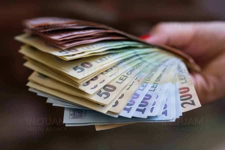 Studiu: Trei din zece români cred că anul 2026 va fi mai dificil decât 2025