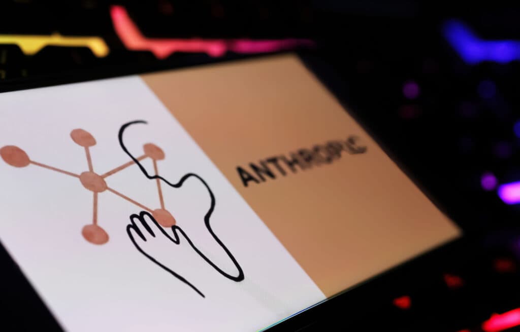 OpenAI și Anthropic sunt companii rivale, dar unii investitori mizează pe amândouă / „De ce să nu vrei să deții atât Pepsi, cât și Coca-Cola?”