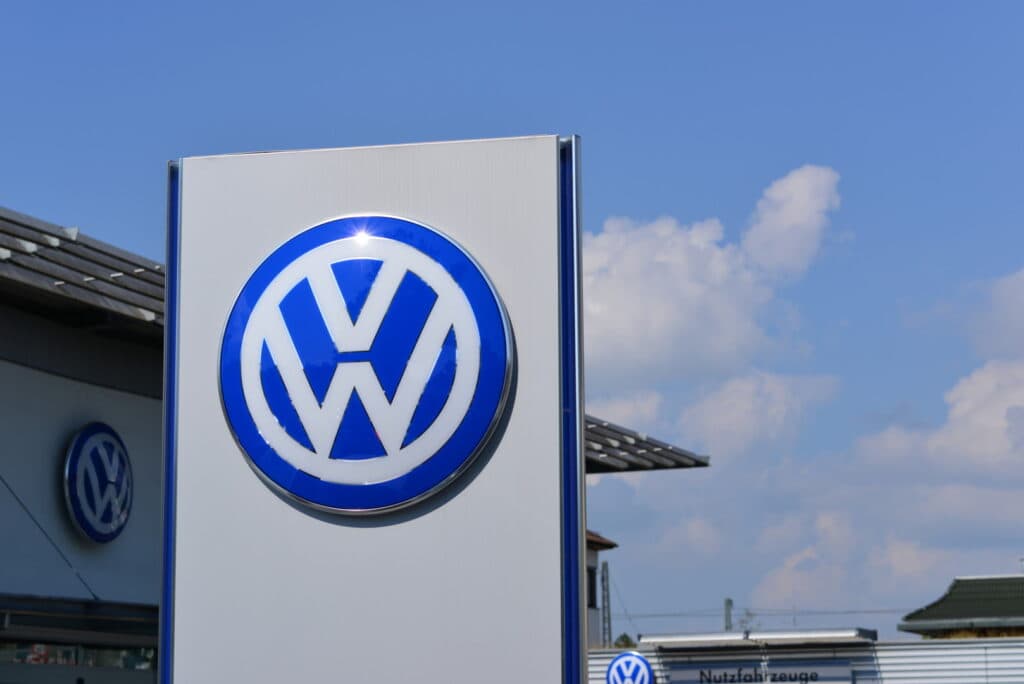 Volkswagen ar putea să reducă 100.000 de locuri de muncă și să închidă 4 fabrici