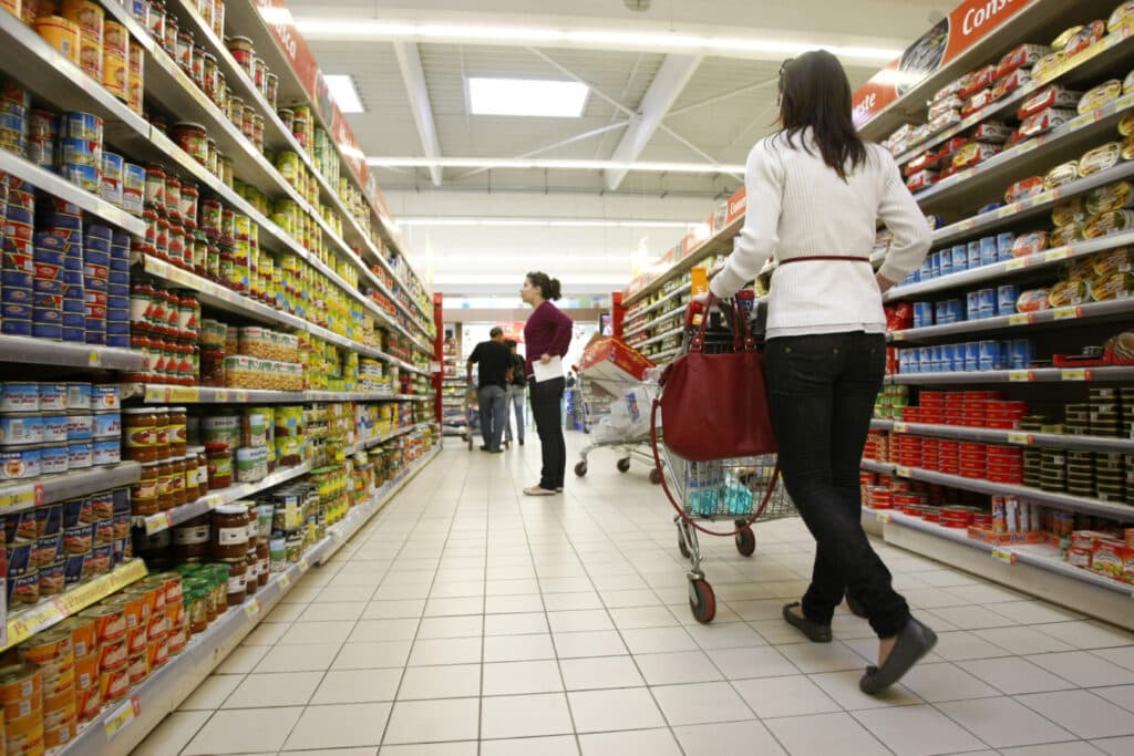 În timp ce comerțul cu amănuntul crește în UE, România înregistrează cel mai mare recul