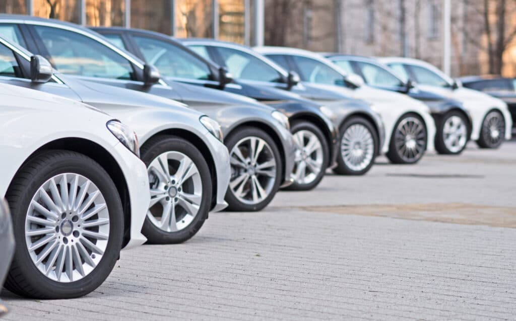 Afacerile din comerțul auto au crescut ușor în primele patru luni din 2026