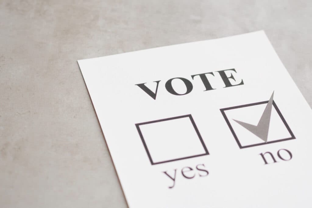 Alerte cu bombă la două secţii din Ungaria. Tensiune la vot, pe măsura participării istorice