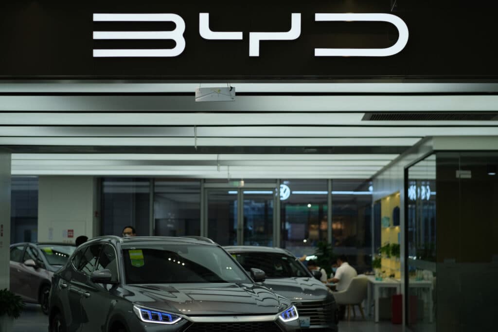 BYD, cel mai mare producător mondiale de vehicule electrice, raportează o scădere a profitului în 2025