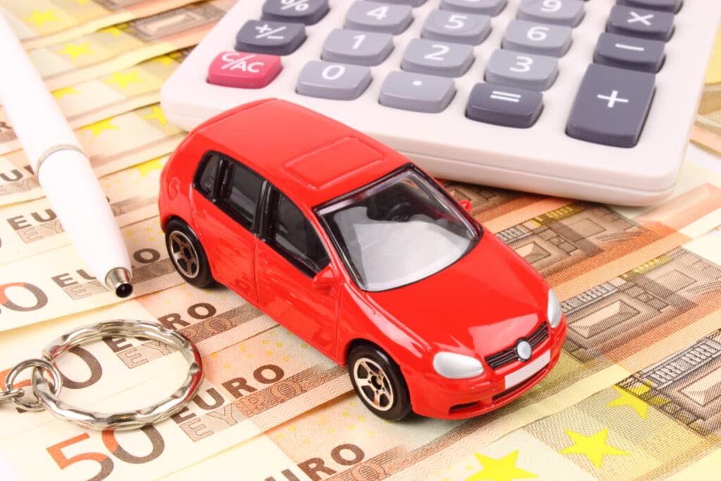 Sondaj Economedia | Românii reduc din cheltuielile alimentare, ies mai puțin în oraș și economisesc în contextul inflației ridicate și riscului de recesiune pe tot anul 2026