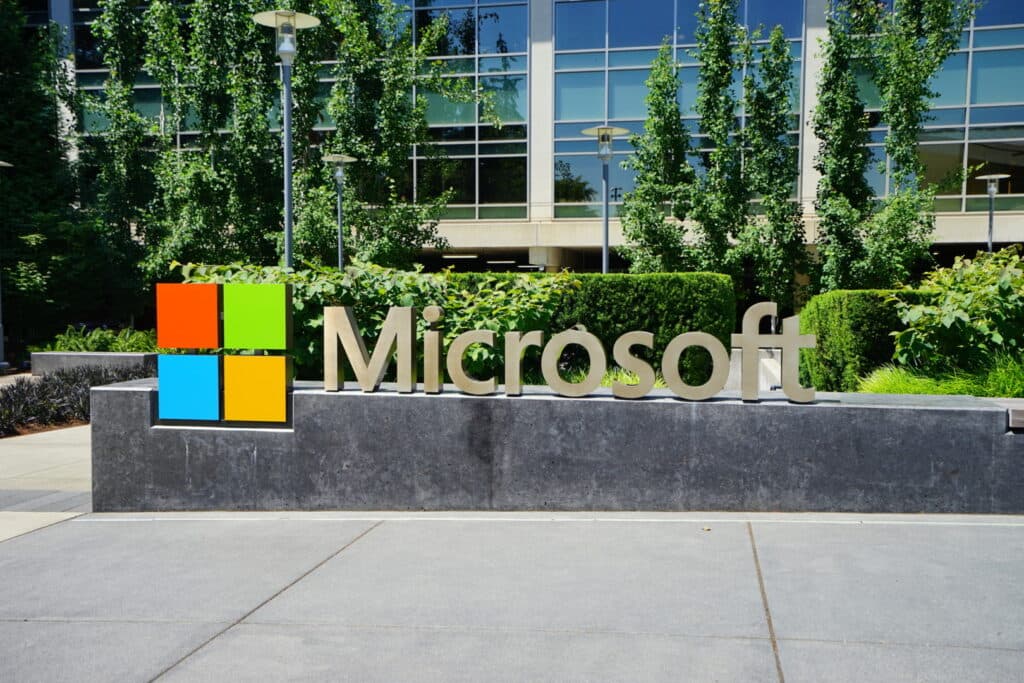 Val nou de concedieri. Microsoft ar plănui să reducă mii de posturi în vânzări, consultanță și divizia de gaming Xbox / Microsoft a concediat 9000 de angajați la începutul lui iulie