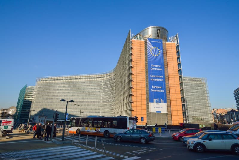 Comisia Europeană propune simplificarea regulilor fiscale și energetice. Companiile ar putea economisi miliarde de euro anual