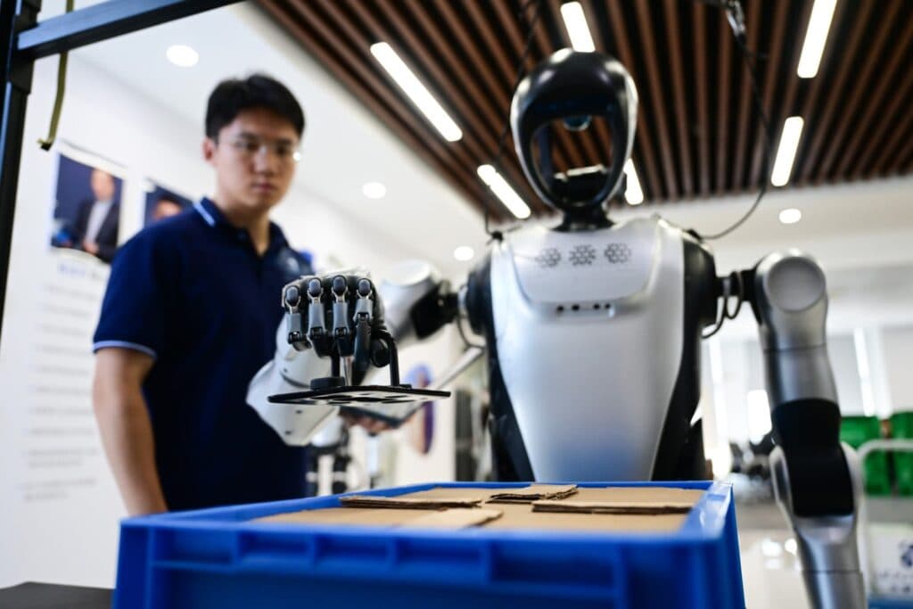Roboții primesc acte de identitate în China, pe fondul accelerării integrării inteligenței artificiale în economie și societate