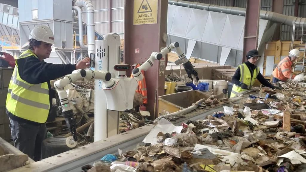 Roboții încep să înlocuiască munca umană în centrele de reciclare, din cauza lipsei de personal și a condițiilor dificile de lucru