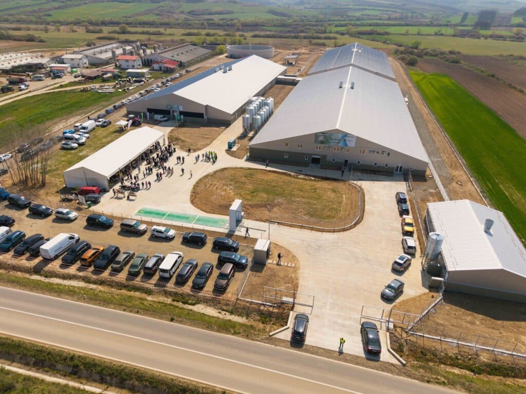 Investiție de peste 50 de milioane de lei în agribusiness: O cooperativă agricolă a inaugurat o fermă de reproducție suină în Maramureș