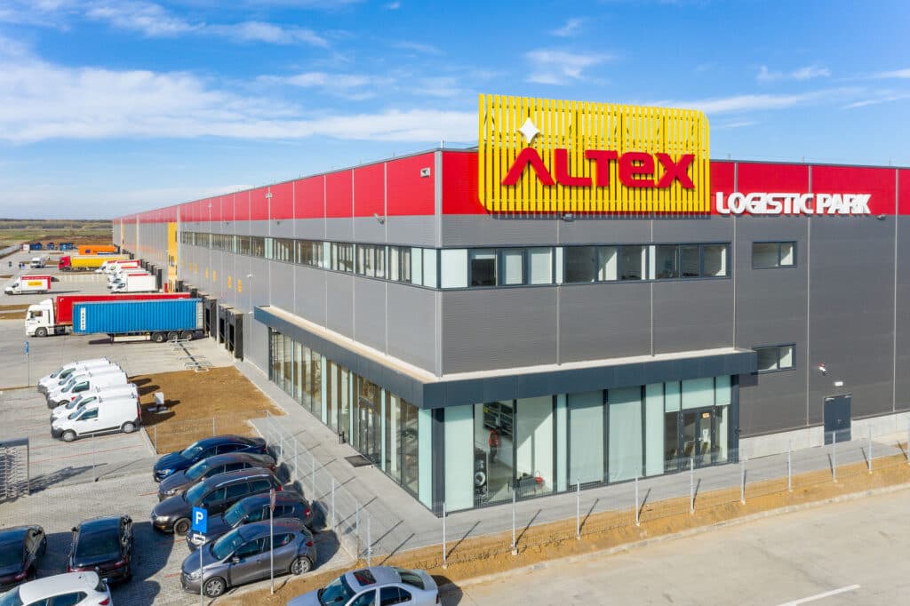 Altex România a raportat afaceri de peste 8,2 miliarde lei în 2025. Profitul a scăzut cu 39% în urma integrării Brico Depot