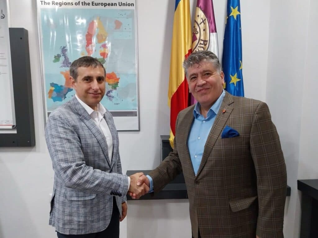 Întâlnire între primarul orașului Roman Laurențiu Leoreanu și reprezentanții Interpipe, companie controlată de al doilea cel mai bogat ucrainean: planuri de modernizare a fabricii Interpipe Roman, extinderea producției și noi locuri de muncă după preluarea ArcelorMittal