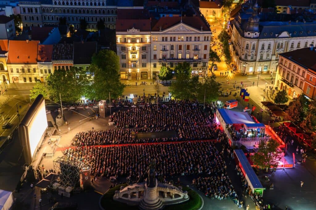 FOTO | Idee de city break, cu filme în cinema, la castel sau în livadă: Cât te costă un weekend prelungit la Cluj, în timpul TIFF