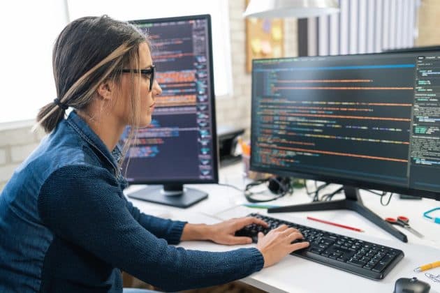În plin val de disponibilizări, o companie din Timișoara a angajat sute de IT-iști și continuă recrutările