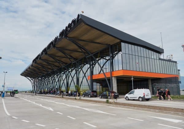 Aeroporturile Brașov, Baia Mare și Sibiu obțin ajutoare de stat pentru construirea de centrale fotovoltaice