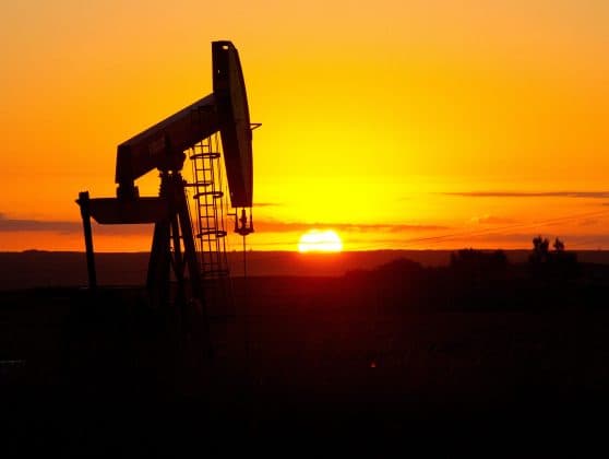 OPEC+ creşte producţia de petrol, dar avertizează asupra costului şi duratei reconstrucţiei infrastructurilor distruse de război