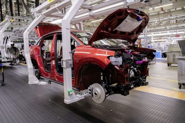 Salvarea gigantului Volkswagen – Guvernul german vrea să prevină închiderea a patru fabrici din ţară şi concedierea a până la 100.000 de angajaţi în următorii ani
