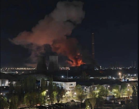 București. Incendiu puternic, luni noapte, la CET Vest, unde ard două transformatoare electrice. Din primele informații, nu sunt victime.