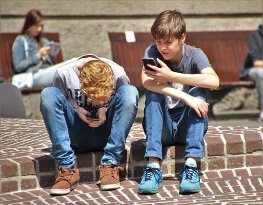 Polonia vrea să interzică utilizarea telefoanelor mobile de către elevi în incinta şcolilor primare
