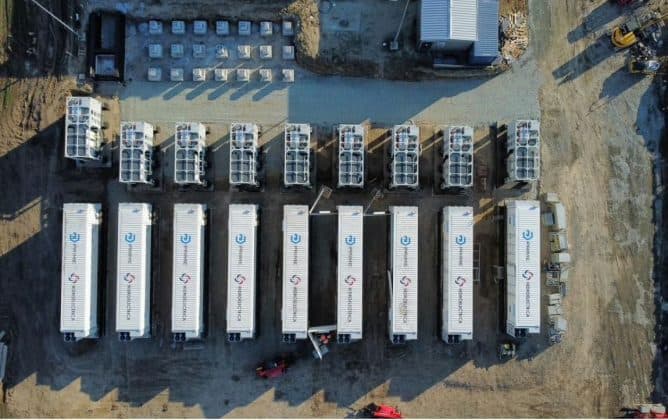 Pe ultima sută de metri, Bolojan impune șefilor Hidroelectrica să pună 6.000 MWh în baterii și 2.500 MW în regenerabile noi. Criterii n0i de performanță, șefii vor fi „arși” la leafă