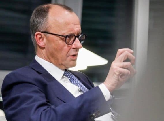 Merz: Taxele de 25% anunţate de Trump pentru importurile de automobile vizează UE ca întreg, nu doar Germania