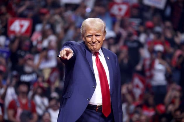 Trump a ordonat o investigație asupra marilor companii petroliere, pe motiv că nu scad prețurile la carburanți, deși petrolul s-a ieftinit