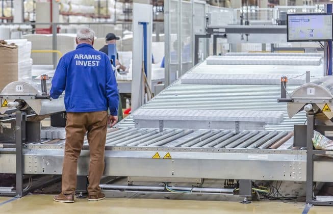 Lovitură pentru cel mai mare producător de mobilă din România: Aramis Invest taie salariile cu până la 30%. Angajații care refuză sunt puși să plece