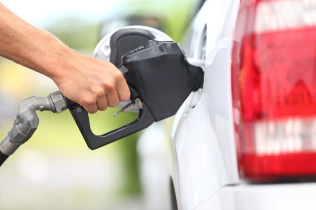 Marea Britanie relaxează sancţiunile pentru importuri de carburanţi din petrol rusesc