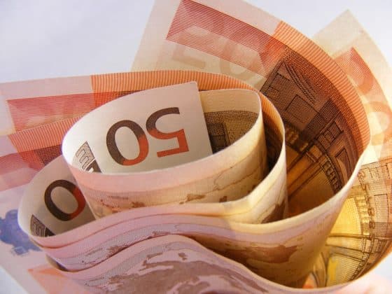 S-au scumpit banii! Japonia, SUA și Marea Britanie plătesc 4-5% pentru împrumuturile pe termen lung, mult peste nivelul uzual